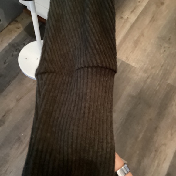 Marty m oversized‎ olive thermal. NWT. Retail 39 - Picture 4 of 4